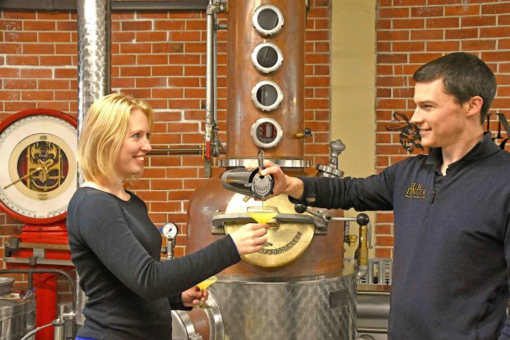 Saskia and Andrew Lewis from Humdinger Gin pouring a gin cocktail 